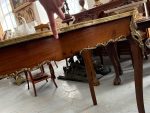 Antīks rožkoka salonu galds ar bronzas apdari — Luija XV stilā (Louis XV Style Rosewood Salon Table with Bronze Mounts) (66320) - Image 15