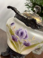 Antīks apgleznots cukurtrauks ar īrisu motīviem — Jūgendstils (Antique Hand-Painted Iris Sugar Bowl) (5245) - Image 5