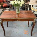 G — Antique rozewood salon table in Louis XV style with gilt bronze mounts