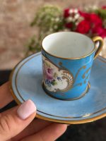 Izsmalcināta Porcelāna Krūzīte Un Apakštasīte (6961) - Image 3