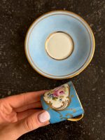 Izsmalcināta Porcelāna Krūzīte Un Apakštasīte (6961) - Image 6