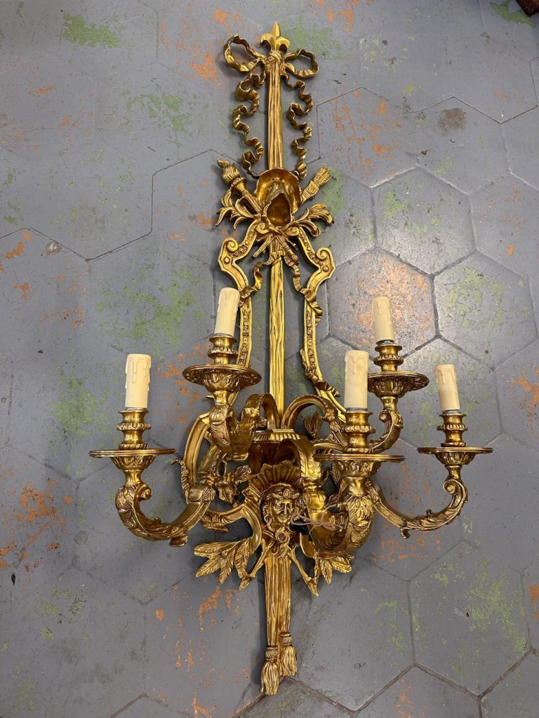 Monumental Bronze Bra Væglampe med Maskaron — Louis XVI stil, Frankrig,