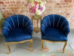Eleganti mazi zeltīti klubkrēsli ar zilu samta apdari — neobaroka stilā, (Antique small gilded velvet armchairs) (5853) - Image 2
