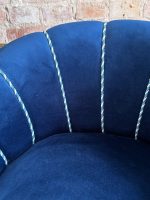 Eleganti mazi zeltīti klubkrēsli ar zilu samta apdari — neobaroka stilā, (Antique small gilded velvet armchairs) (5853) - Image 8