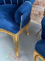Eleganti mazi zeltīti klubkrēsli ar zilu samta apdari — neobaroka stilā, (Antique small gilded velvet armchairs) (5853) - Image 9