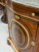 Commode en acajou avec marqueterie et marbre vert — Style Napoléon III, France, vers 1860-1880 (6638) – Image 11