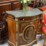 Mahogni Kommode med Marketeri og Grøn Marmor — Napoleon III stil, Frankrig