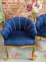 Eleganti mazi zeltīti klubkrēsli ar zilu samta apdari — neobaroka stilā, (Antique small gilded velvet armchairs) (5853) - Image 12