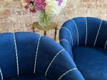 Eleganti mazi zeltīti klubkrēsli ar zilu samta apdari — neobaroka stilā, (Antique small gilded velvet armchairs) (5853) - Image 16