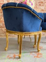 Eleganti mazi zeltīti klubkrēsli ar zilu samta apdari — neobaroka stilā, (Antique small gilded velvet armchairs) (5853) - Image 18