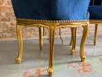 Eleganti mazi zeltīti klubkrēsli ar zilu samta apdari — neobaroka stilā, (Antique small gilded velvet armchairs) (5853) - Image 19