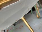 Eleganti mazi zeltīti klubkrēsli ar zilu samta apdari — neobaroka stilā, (Antique small gilded velvet armchairs) (5853) - Image 22