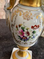 Porcelāna vāze ar zeltījumu — Ampīra stilā (Medium Porcelain Vase) (6987) - Image 5