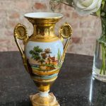 izsmalcināta franču porcelāna vāze, maza izmēra (6971)