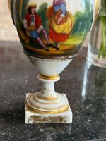 Porcelāna amforas vāze ar žanra skatu un ainavu — Vieux Paris / Impērijas stilā (Vieux Paris Porcelain Vase Hand Painted in Empire Style) (6992) - Image 4