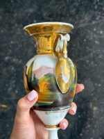 Porcelāna amforas vāze ar žanra skatu un ainavu — Vieux Paris / Impērijas stilā (Vieux Paris Porcelain Vase Hand Painted in Empire Style) (6992) - Image 7