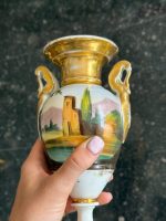 Porcelāna amforas vāze ar žanra skatu un ainavu — Vieux Paris / Impērijas stilā (Vieux Paris Porcelain Vase Hand Painted in Empire Style) (6992) - Image 9