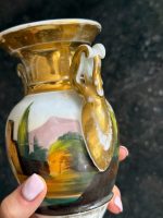 Porcelāna amforas vāze ar žanra skatu un ainavu — Vieux Paris / Impērijas stilā (Vieux Paris Porcelain Vase Hand Painted in Empire Style) (6992) - Image 11