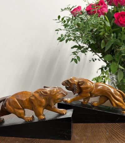 2 stk. Løvefigurer med signatur, lille størrelse (5278)
