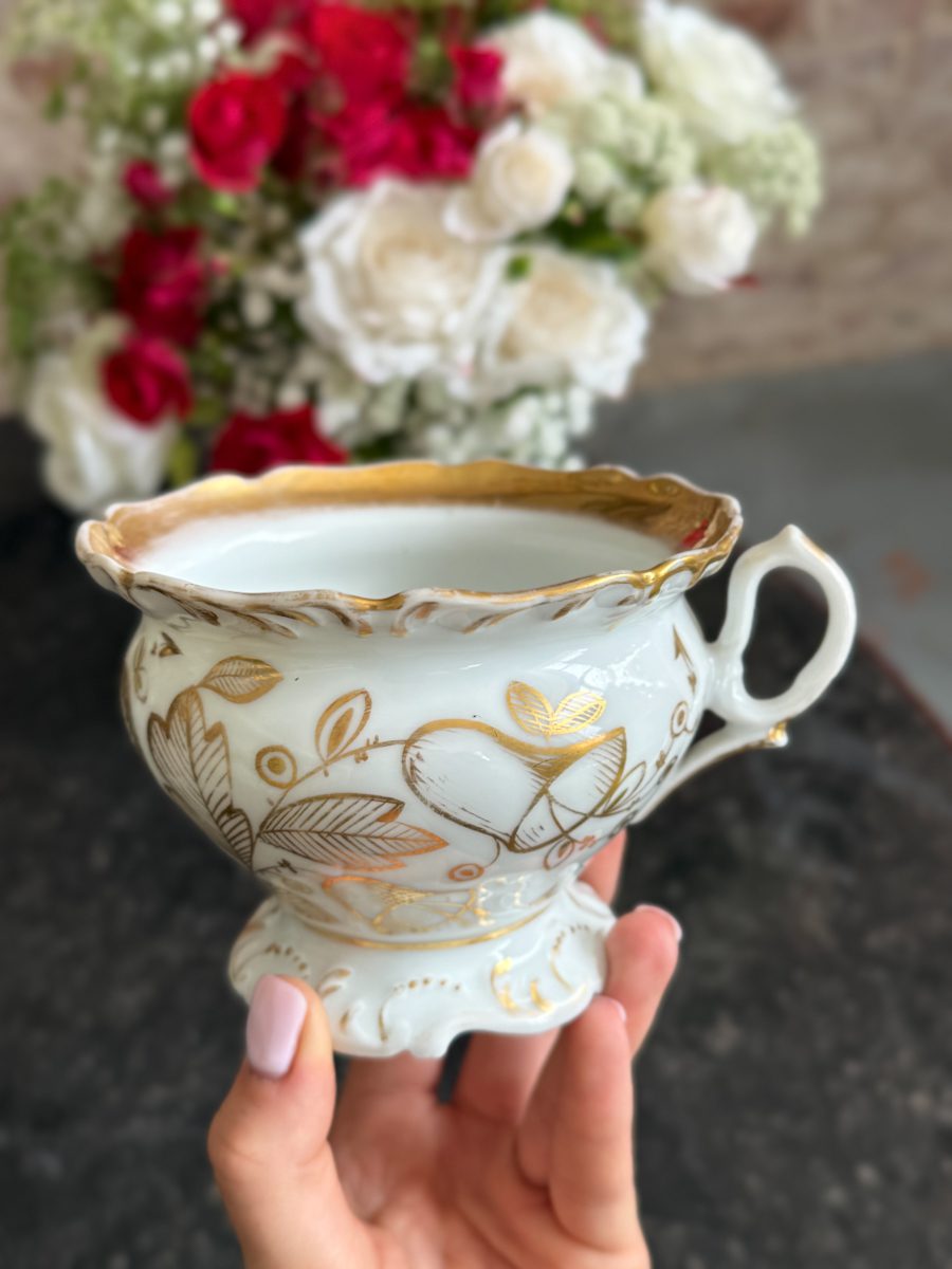 porcelāna krūze ar zelta krāsas detalizāciju, liela tilpuma ietilpība (6993) - Image 1