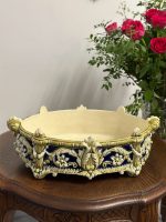 Majolika / fajanss jardinière ar renesanses ornamentiku kobaltzilas un olivzaļas glazūrā — Historicisms / Neorenensanse, Austro-Ungārija vai Vācija, ap 1870.–1895. Fajansa Kašpo, Trauks Zaļos Toņos, Vidēja Izmēra (5213)