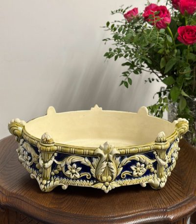 Majolica Faience Jardiniere med Renæssanceornament, Koboltblå og Olivengrøn Glasur