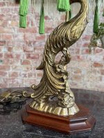 Antīka galda lampa ar pāvu un zaļu zīda samta kupolu — jūgendstila un historisma eklektikā (antique desk lamp) (6972) - Image 8