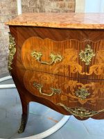 Antike französische Bombe-Kommode mit Intarsien und Marmorplatte – Louis XV Stil (6354) – Bild 5