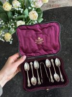 Эксклюзивный антикварный серебряный набор для чая и сахара "Mappin & Webb" в оригинальной коробке (6 предметов + 1 предм — изображение 2