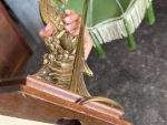 Antīka galda lampa ar pāvu un zaļu zīda samta kupolu — jūgendstila un historisma eklektikā (antique desk lamp) (6972) - Image 15