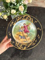 porcelāna šķīvis, tumši zilā krāsā, vidēji liela izmēra (6608)