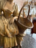 Terrakotta kvinnefigur med kurv — Historicisme / Louis XVI-stil, Frankrike / Østerrike-Ungarn, ca. 1880–1910 - Bilde 13