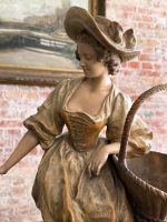Terrakotta kvinnefigur med kurv — Historicisme / Louis XVI-stil, Frankrike / Østerrike-Ungarn, ca. 1880–1910 - Bilde 10