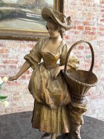 Terrakotta kvinnefigur med kurv — Historicisme / Louis XVI-stil, Frankrike / Østerrike-Ungarn, ca. 1880–1910 - Bilde 6