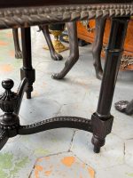 Antīka tumša Napoleon III stila koka galda vitrīna ar biezu facetes stiklu rāmjiem (Napoleon III style dark wood display table vitrine) (6834) - Image 14