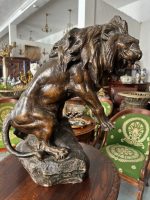 Lauva Cīnītājs — "Lion Combattant" — Franču Animālisms, Francija, ap 1910.–1940. Liela Izmēra Lauvas Figūra (1879-1943), Terakota, ar Zīmogu un Parakstu, Smaga (5190) - Image 2