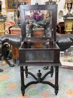 Antīka tumša Napoleon III stila koka galda vitrīna ar biezu facetes stiklu rāmjiem (Napoleon III style dark wood display table vitrine) (6834) - Image 5