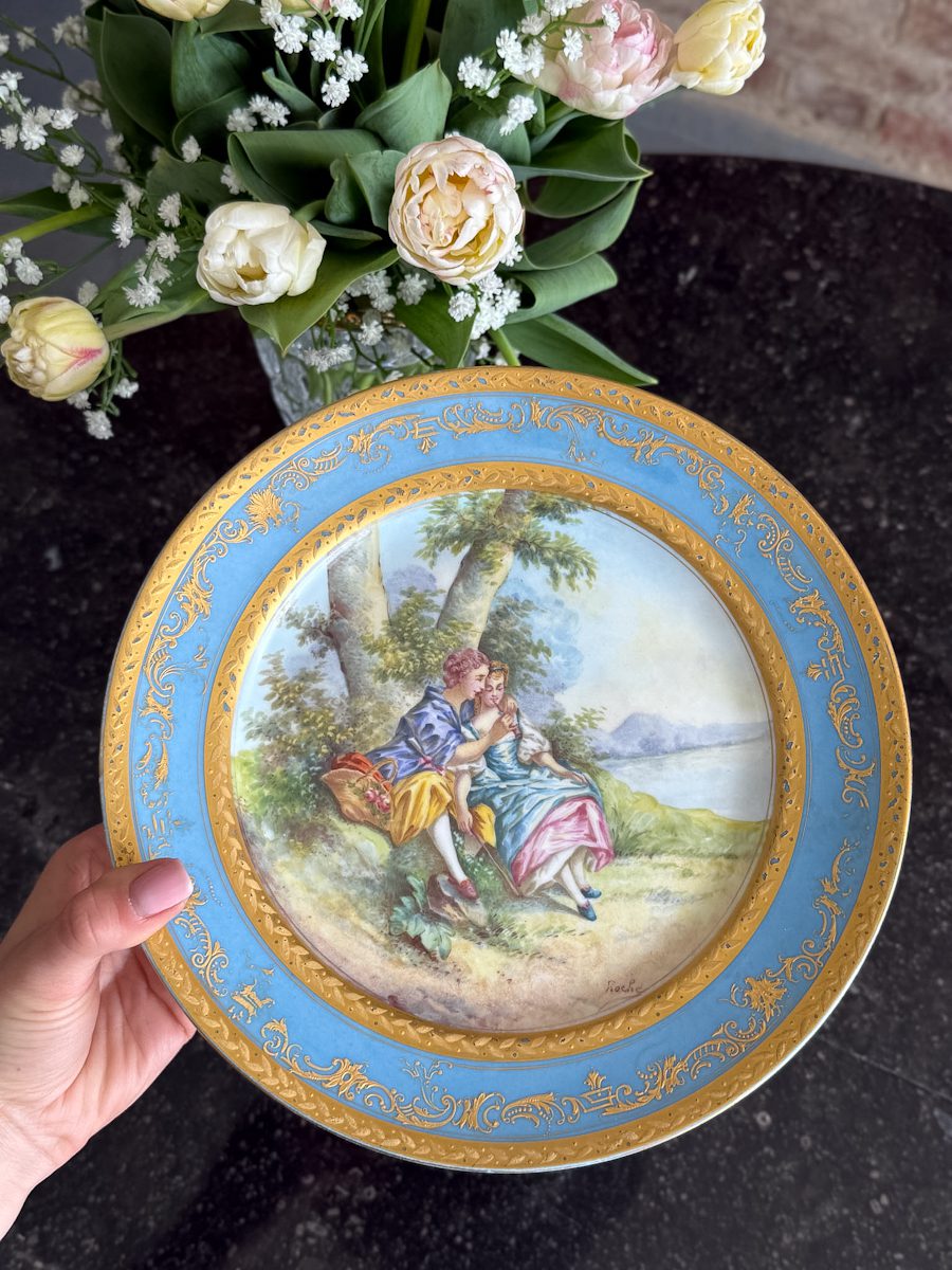 apgleznots porcelāna šķīvis, gaiši zilā krāsā, neliela izmēra (6611) - Image 1