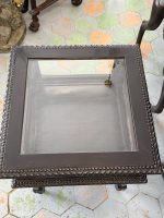 Antīka tumša Napoleon III stila koka galda vitrīna ar biezu facetes stiklu rāmjiem (Napoleon III style dark wood display table vitrine) (6834) - Image 17