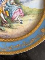 apgleznots porcelāna šķīvis, gaiši zilā krāsā, neliela izmēra (6611) - Image 3