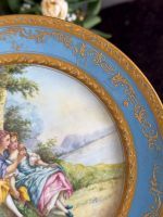 apgleznots porcelāna šķīvis, gaiši zilā krāsā, neliela izmēra (6611) - Image 5