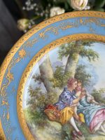 apgleznots porcelāna šķīvis, gaiši zilā krāsā, neliela izmēra (6611) - Image 6