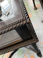 Antīka tumša Napoleon III stila koka galda vitrīna ar biezu facetes stiklu rāmjiem (Napoleon III style dark wood display table vitrine) (6834) - Image 12