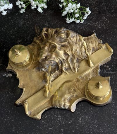 Antik bronzekrukke med løvehoved - Historicisme, Europa, sen 19. århundrede