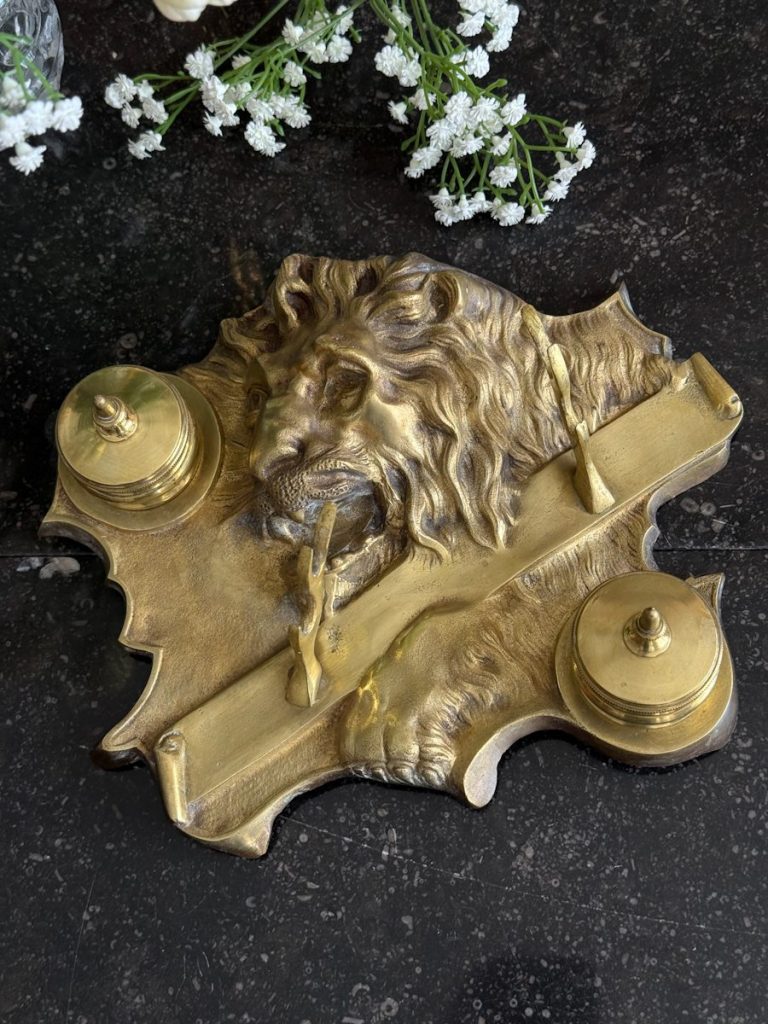 Antik bronzekrukke med løvehoved - Historicisme, Europa, sen 19. århundrede
