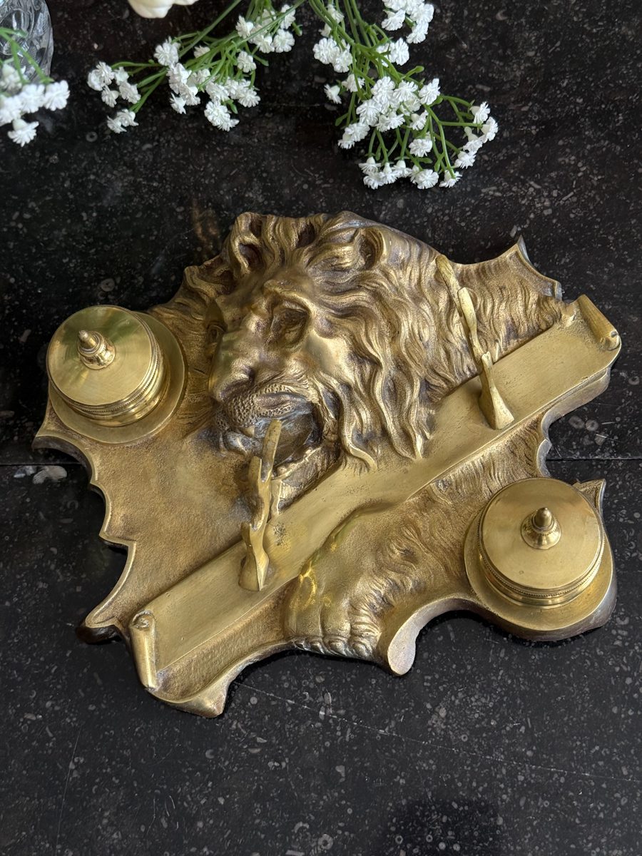 Antik bronzekrukke med løvehoved - Historicisme, Europa, sen Antik bronzekrukke med løvehoved - Historicisme, Europa, sen 19. århundrede