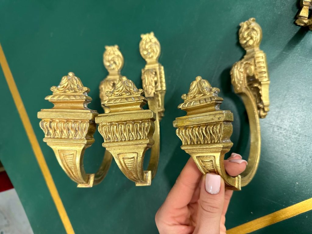 Bronzedekorationer, Ophæng, til Gardiner, 3 Stykker (3666)