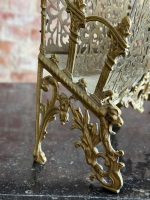 Elegants antīks misiņa vēstuļu un salvešu turētājs ar diviem nodalījumiem — historisma stilā (brass letter rack) (6560) - Image 7