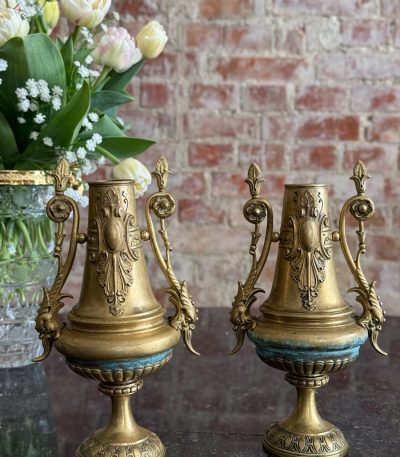 2 antikke bronze urner i nyrokoko-stil, Frankrig, slutningen af 1800-tallet