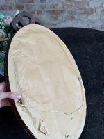 izšūtas glezniņa ar ziediem, ovālā koka rāmī, viegla pēc svara, vidēji maza izmēra (6563) - Image 9